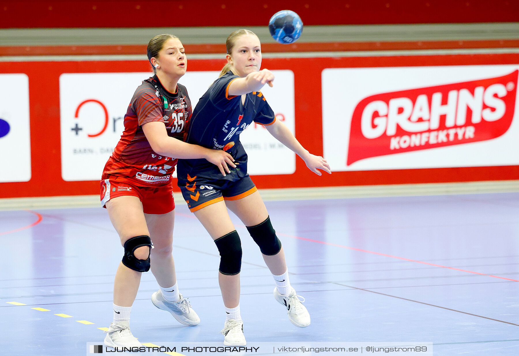 USM F14 Steg 3A Skövde HF Vit-Kristianstad HK 17-18,dam,Skövde Idrottshall,Skövde,Sverige,Ungdoms-SM,Handboll,2024,329485