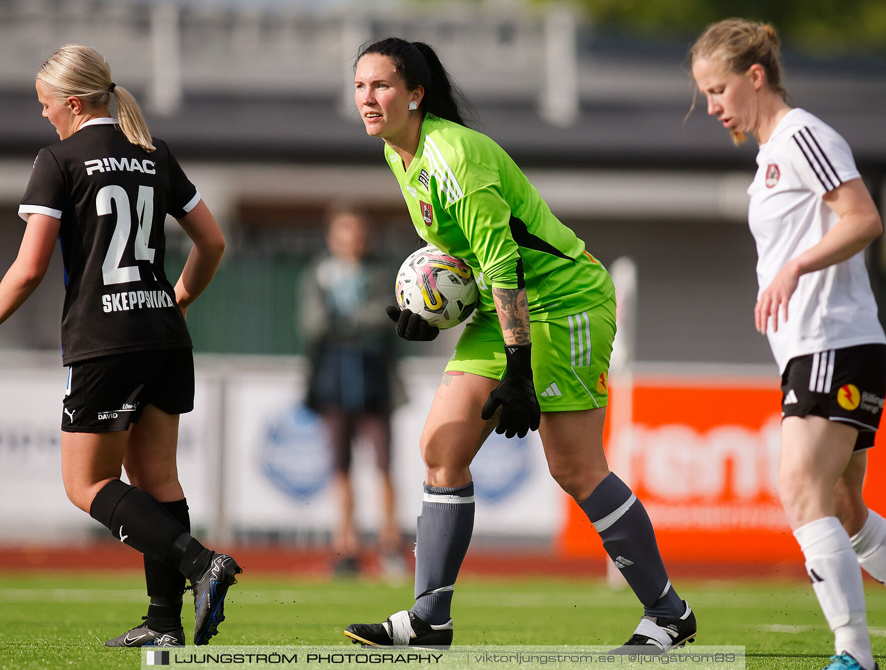 Skövde KIK-Ulvåkers IF 3-0,dam,Södermalms IP,Skövde,Sverige,Fotboll,,2024,340700