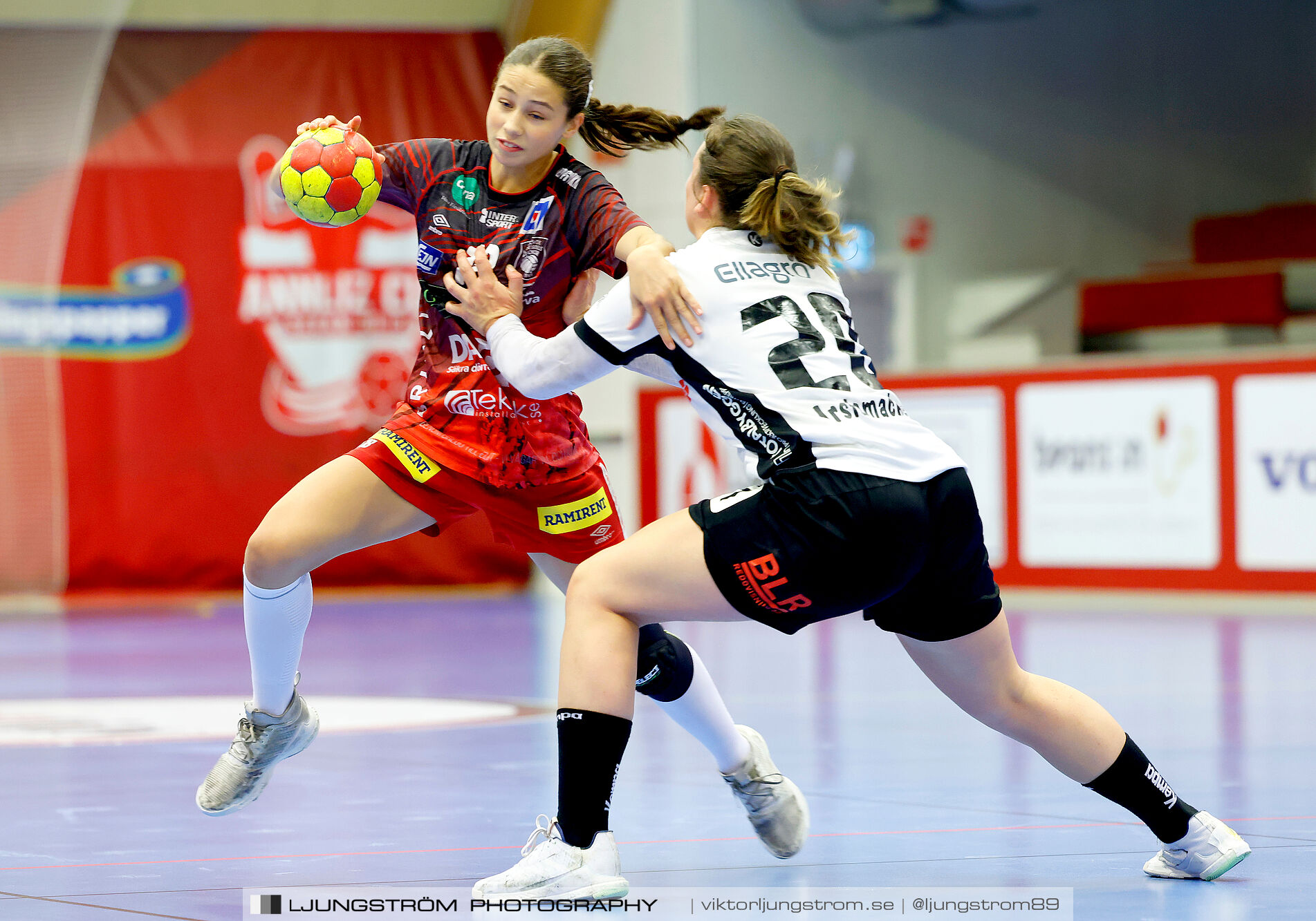 ATG Svenska Cupen Skövde HF-VästeråsIrsta HF 27-28,dam,Skövde Idrottshall,Skövde,Sverige,Handboll,,2024,343267