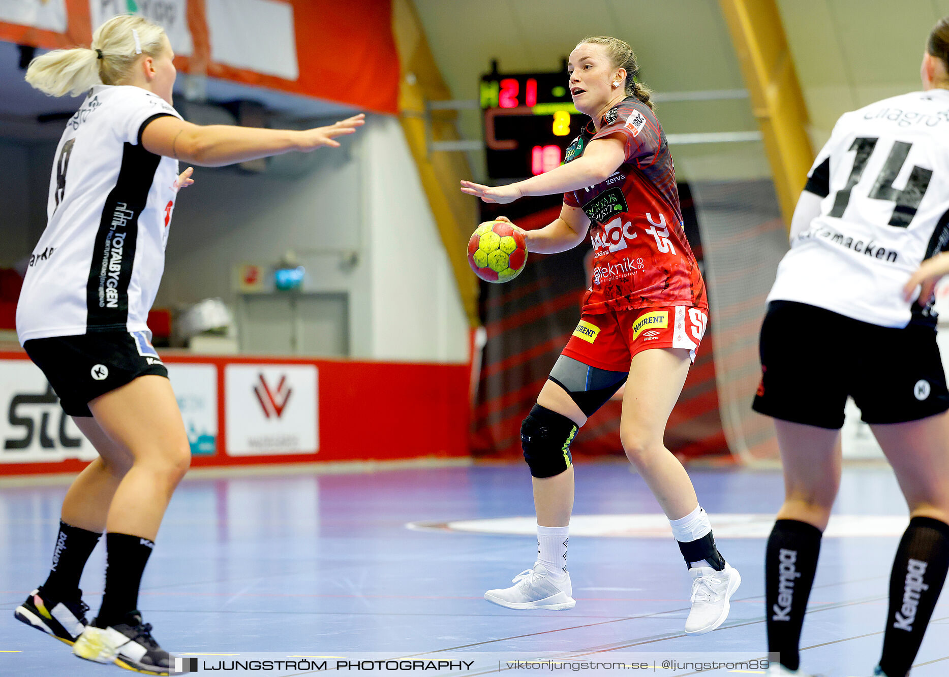 ATG Svenska Cupen Skövde HF-VästeråsIrsta HF 27-28,dam,Skövde Idrottshall,Skövde,Sverige,Handboll,,2024,343621