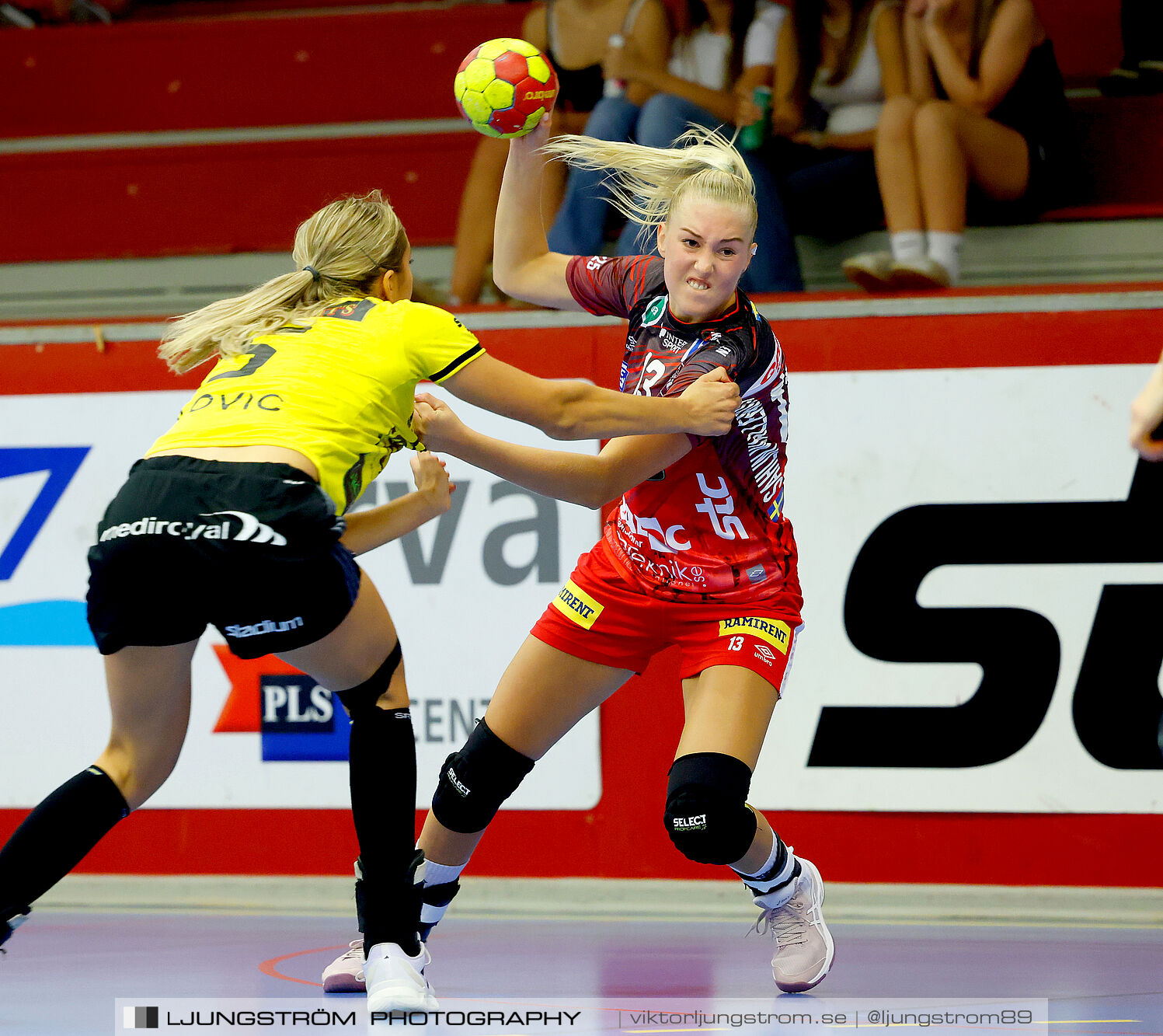 ATG Svenska Cupen 1/8-final Skövde HF-IK Sävehof 25-35,dam,Skövde Idrottshall,Skövde,Sverige,Handboll,,2024,345557