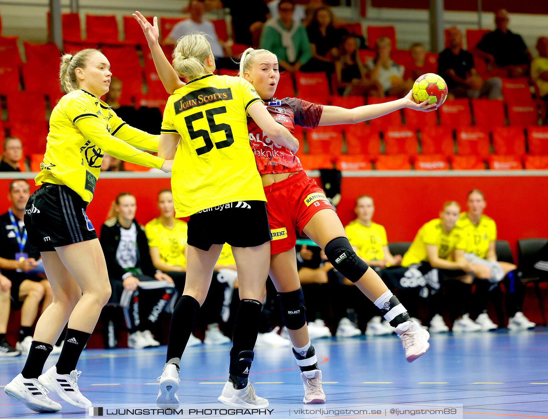 ATG Svenska Cupen 1/8-final Skövde HF-IK Sävehof 25-35,dam,Skövde Idrottshall,Skövde,Sverige,Handboll,,2024,348051