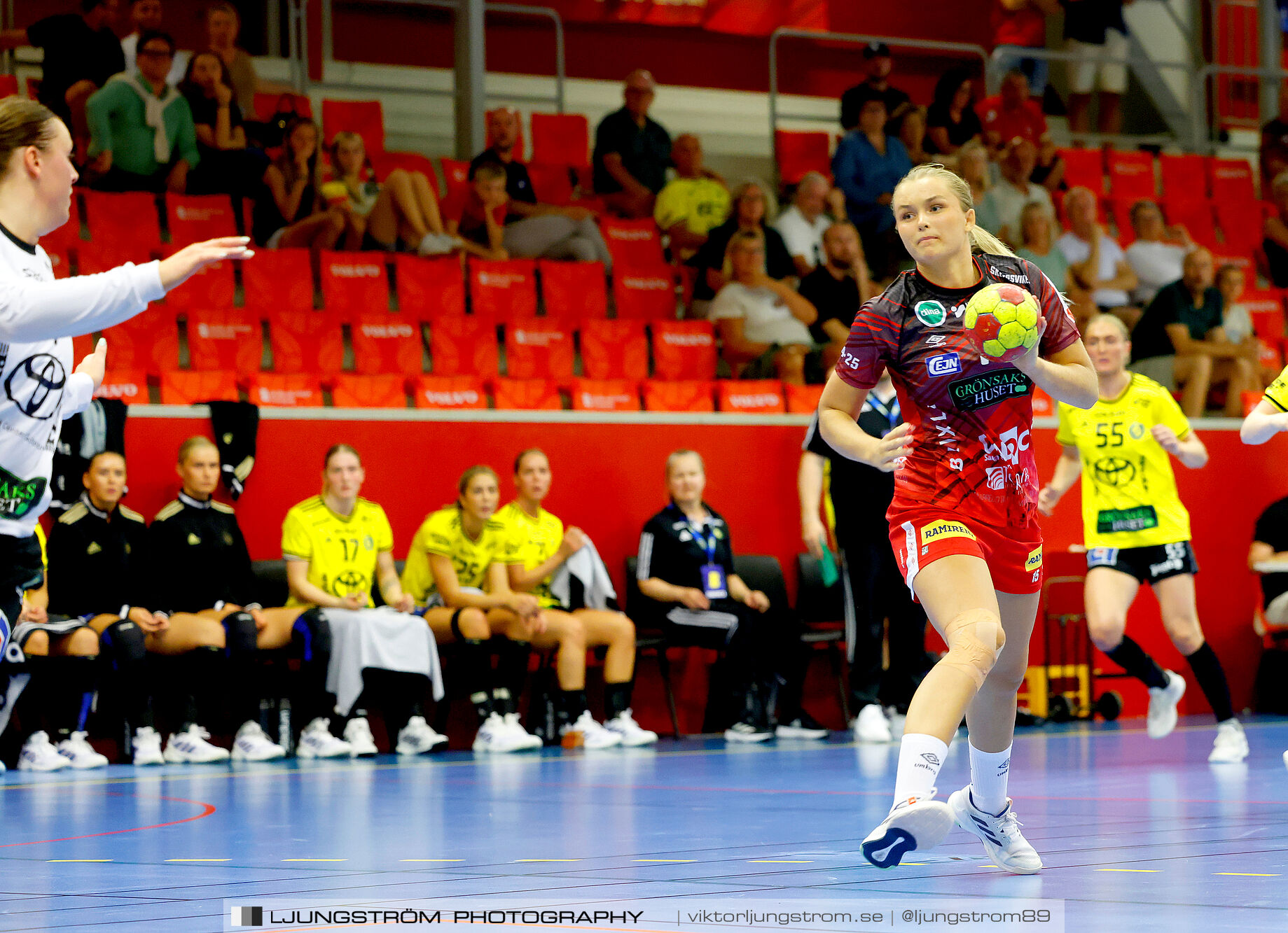 ATG Svenska Cupen 1/8-final Skövde HF-IK Sävehof 25-35,dam,Skövde Idrottshall,Skövde,Sverige,Handboll,,2024,348080