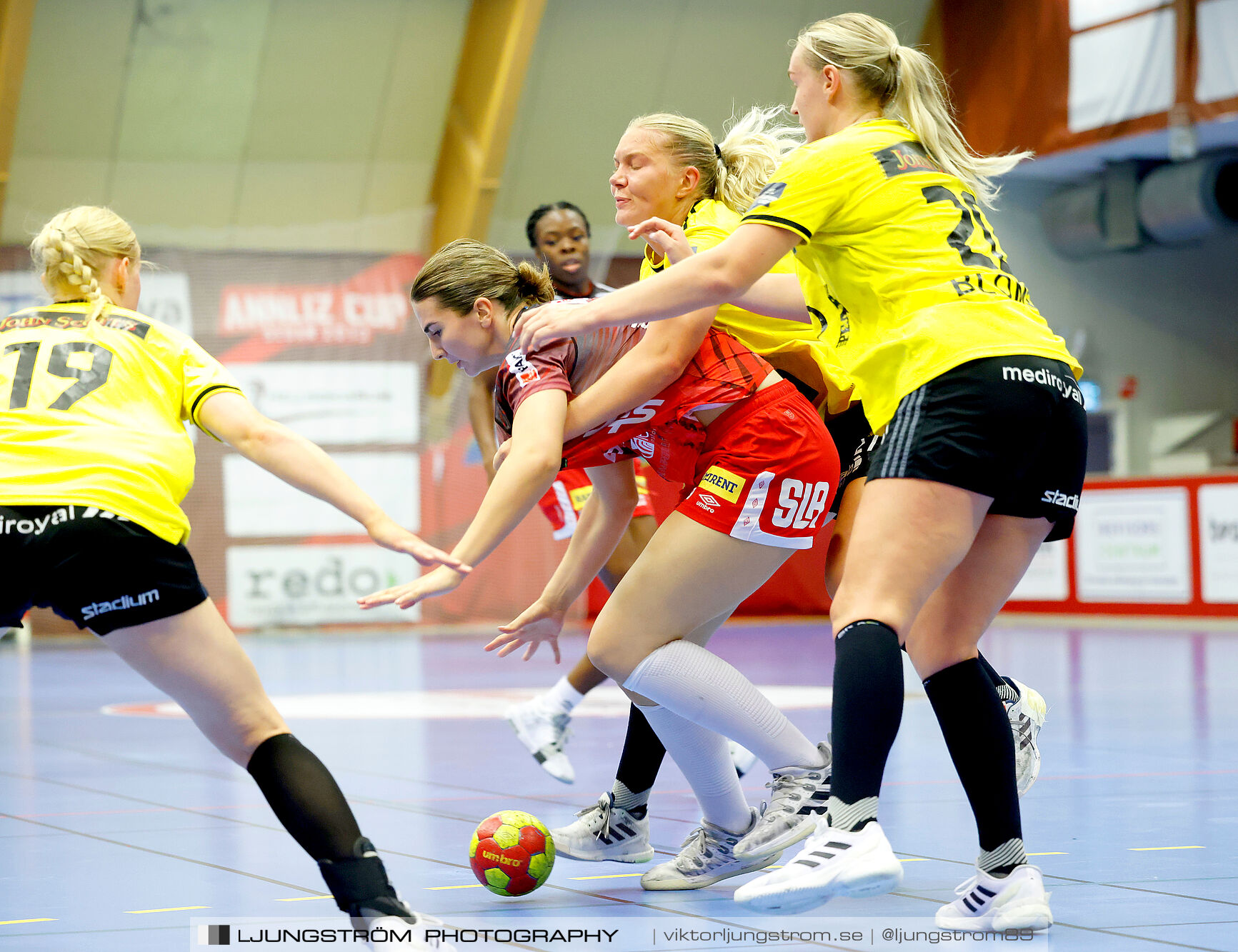 ATG Svenska Cupen 1/8-final Skövde HF-IK Sävehof 25-35,dam,Skövde Idrottshall,Skövde,Sverige,Handboll,,2024,348113