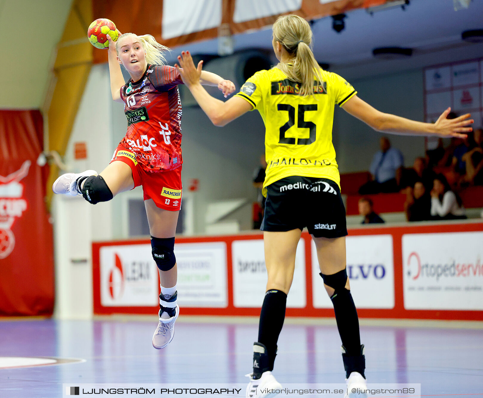 ATG Svenska Cupen 1/8-final Skövde HF-IK Sävehof 25-35,dam,Skövde Idrottshall,Skövde,Sverige,Handboll,,2024,348131