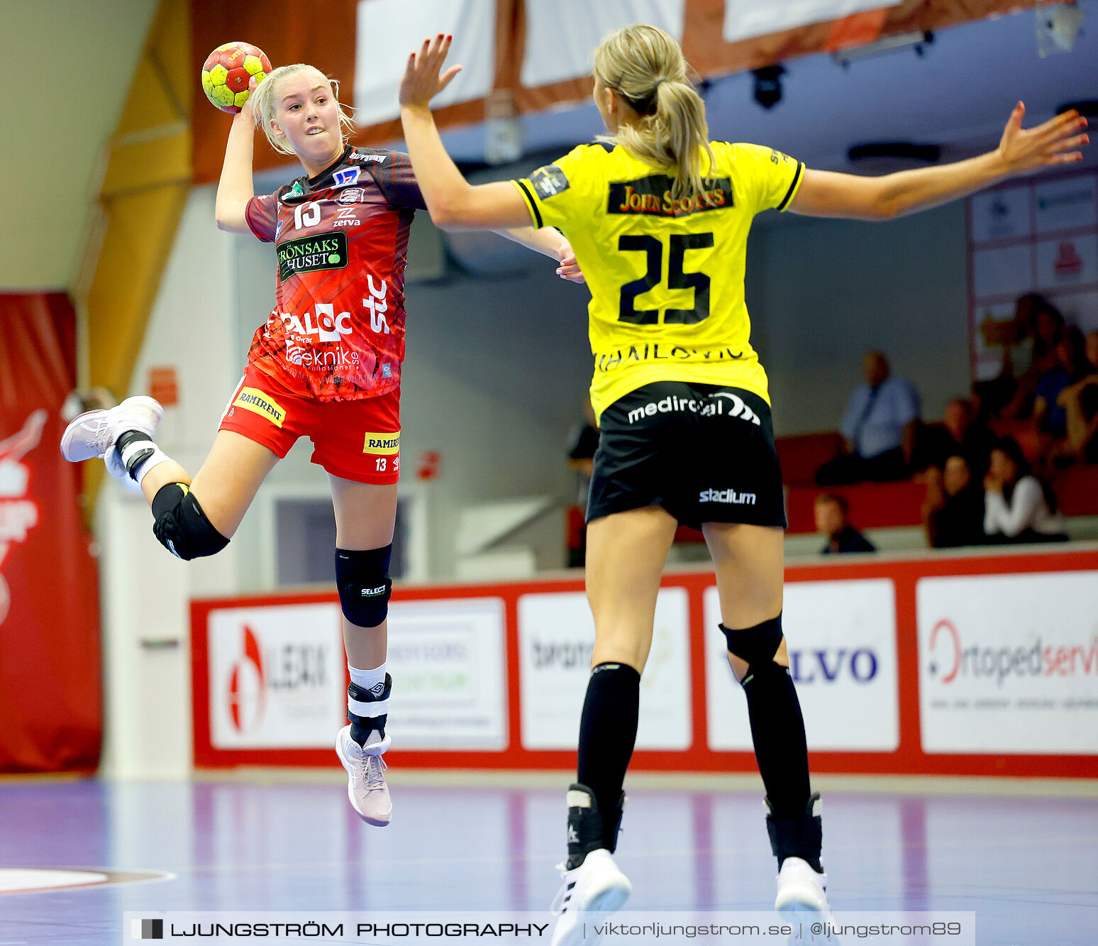 ATG Svenska Cupen 1/8-final Skövde HF-IK Sävehof 25-35,dam,Skövde Idrottshall,Skövde,Sverige,Handboll,,2024,348132