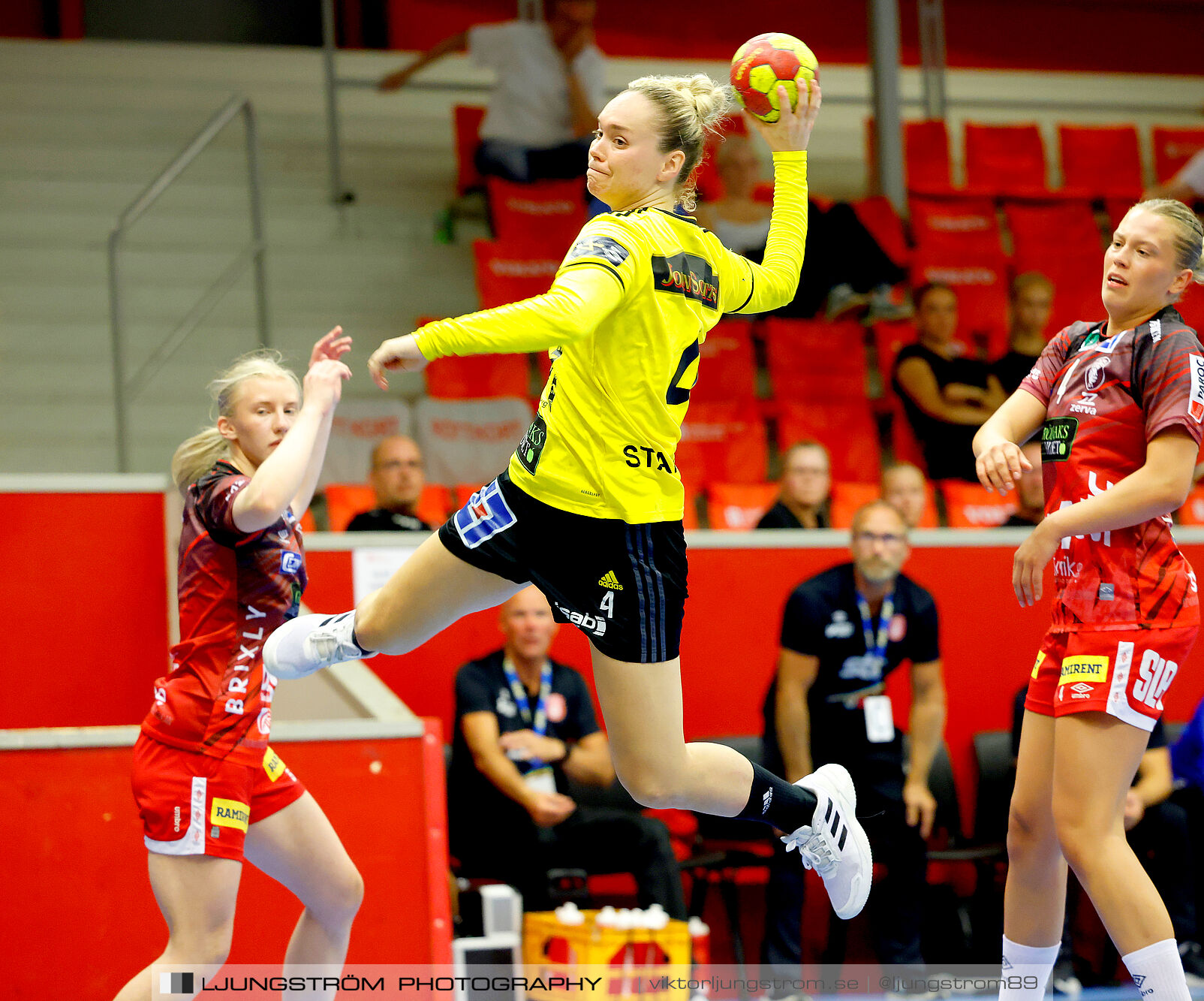 ATG Svenska Cupen 1/8-final Skövde HF-IK Sävehof 25-35,dam,Skövde Idrottshall,Skövde,Sverige,Handboll,,2024,348154