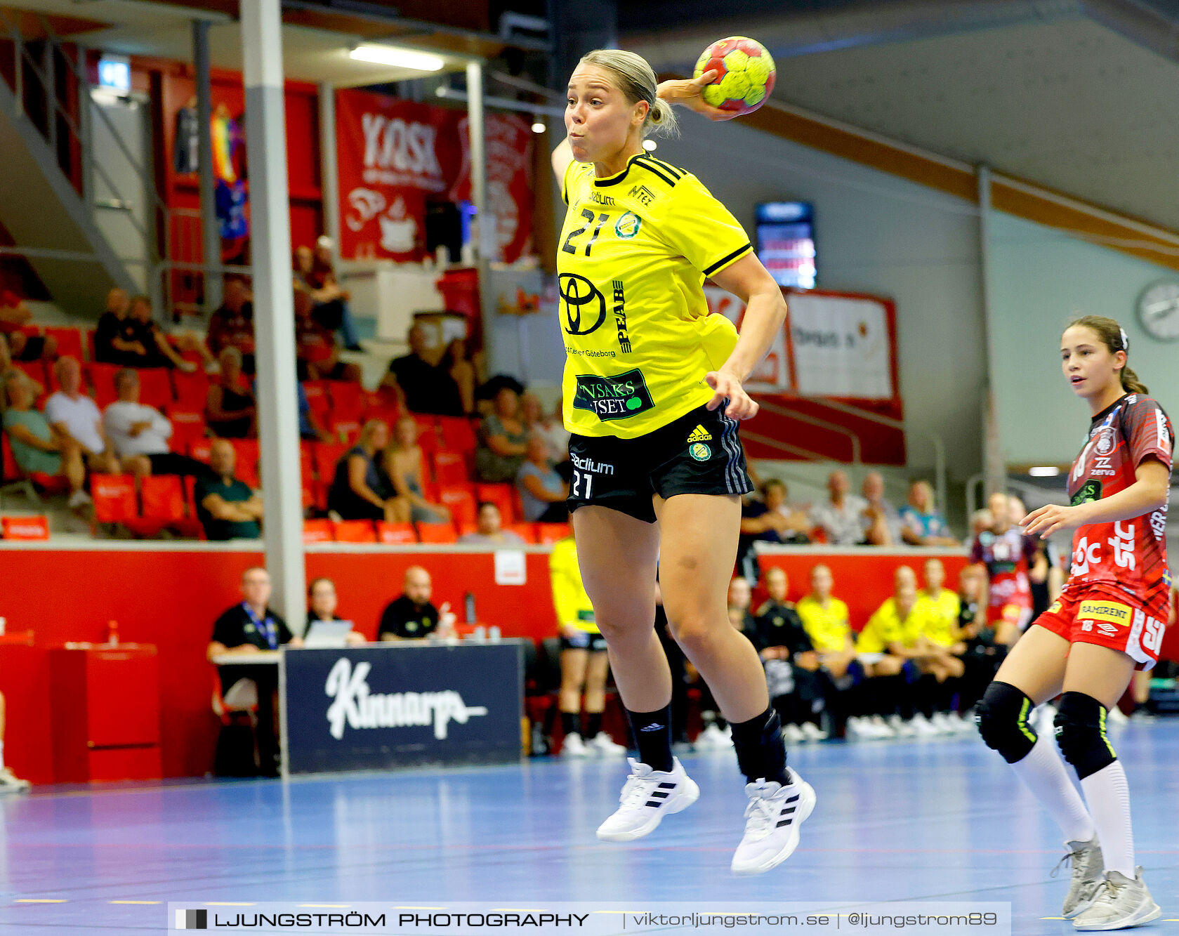 ATG Svenska Cupen 1/8-final Skövde HF-IK Sävehof 25-35,dam,Skövde Idrottshall,Skövde,Sverige,Handboll,,2024,348187