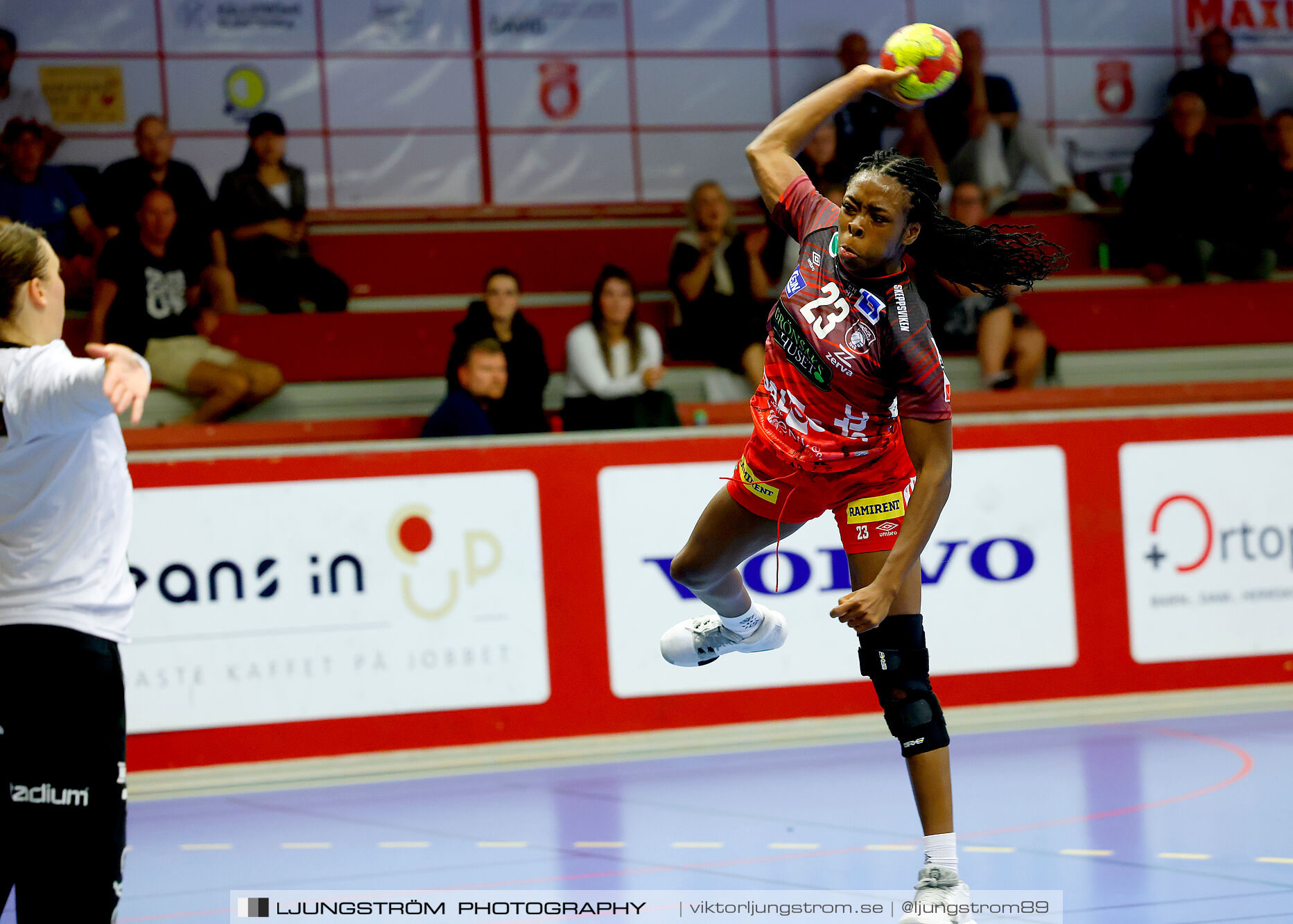 ATG Svenska Cupen 1/8-final Skövde HF-IK Sävehof 25-35,dam,Skövde Idrottshall,Skövde,Sverige,Handboll,,2024,348218